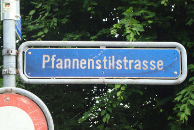 Pfannenstilstrasse Beschilderung.jpg
